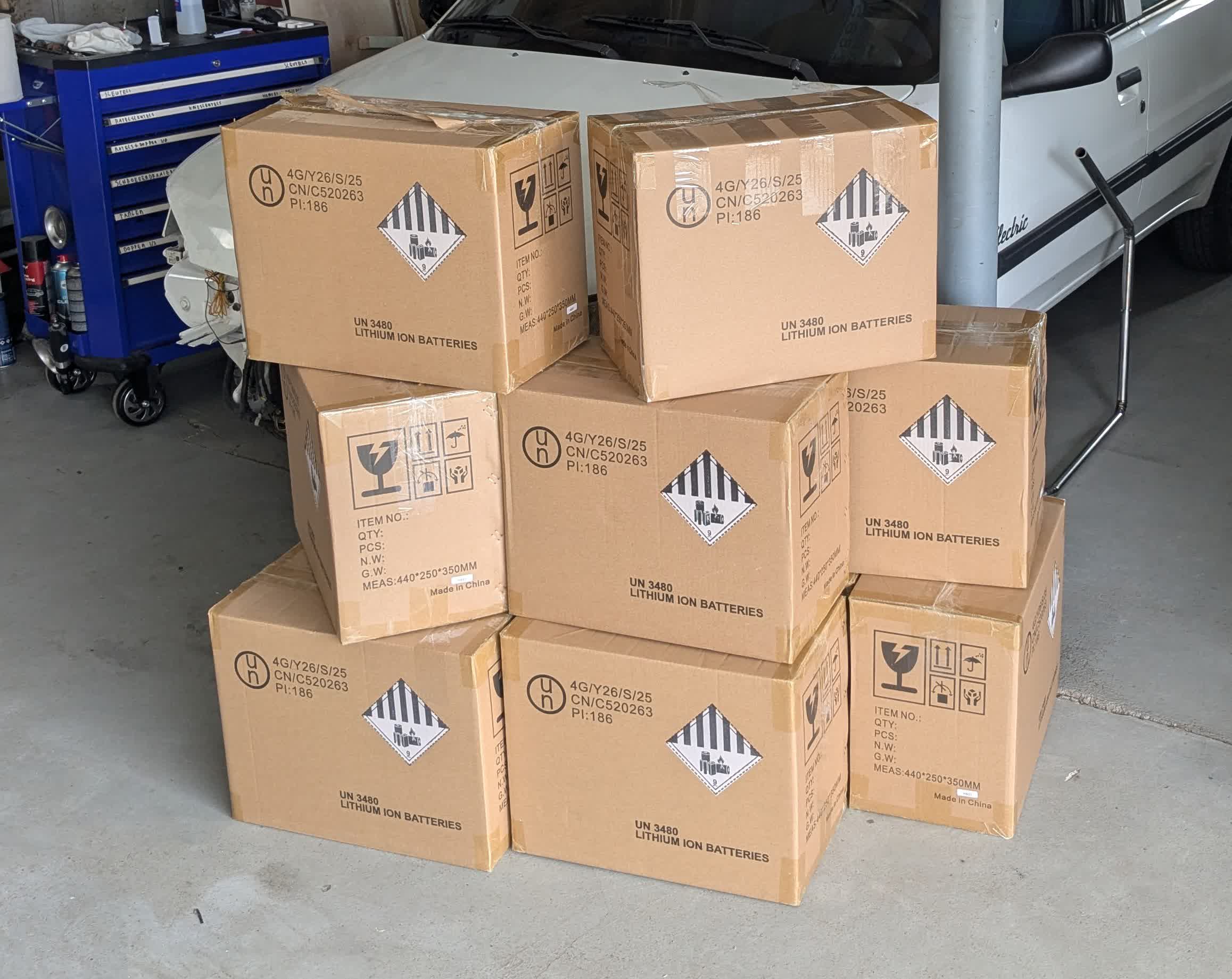 10 dozen, ieder bevat 4 cellen, 4 busbars, 8 boutjes